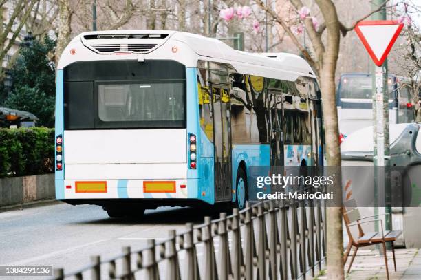 rear view of a city bus - bus advertising stockfoto's en -beelden