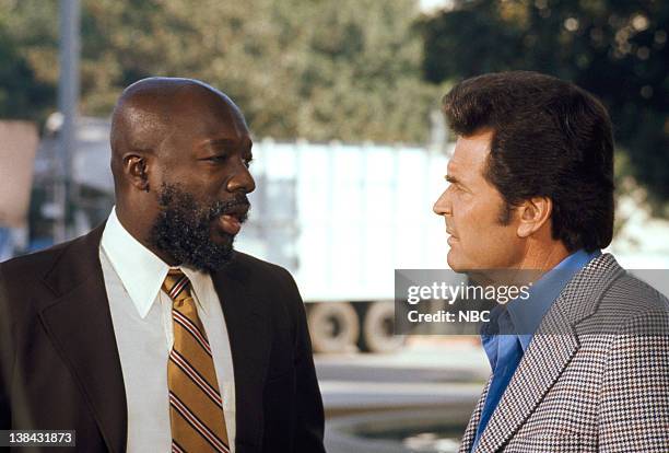 The Hammer of C Block" Episode 14 -- Aired -- Pictured: Isaac Hayes as Gandolph Finch, James Garner as Jim Rockford