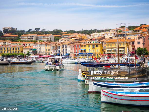 cassis harbor, south of france - bouches du rhone 個照片及圖片檔