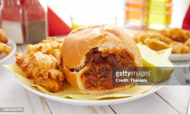 chili sandwich - molho de pimenta imagens e fotografias de stock