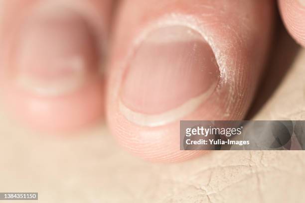 male hand with focus on fingernails - nagelhaut stock-fotos und bilder