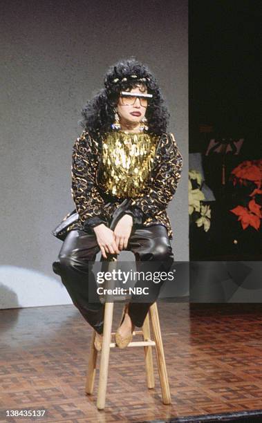 Episode 9 -- Aired -- Pictured: Janeane Garofalo as Jackie Stallone during "Jackie Stallone's Psychic Circle" skit on December 17, 1994