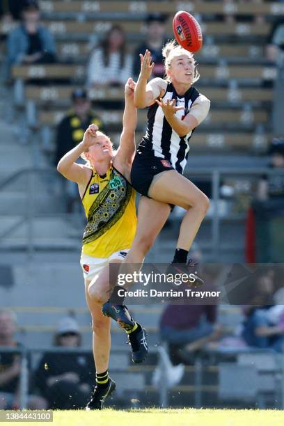 Sophie Alexander of Collingwood marks the ball during the round 10 AFLW match between the Collingwood Magpies and the Richmond Tigers at Victoria...