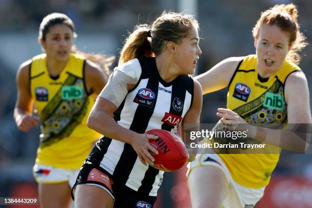 Sarah Rowe of Collingwood runs with the ball during the round 10 AFLW match between the Collingwood Magpies and the Richmond Tigers at Victoria Park...