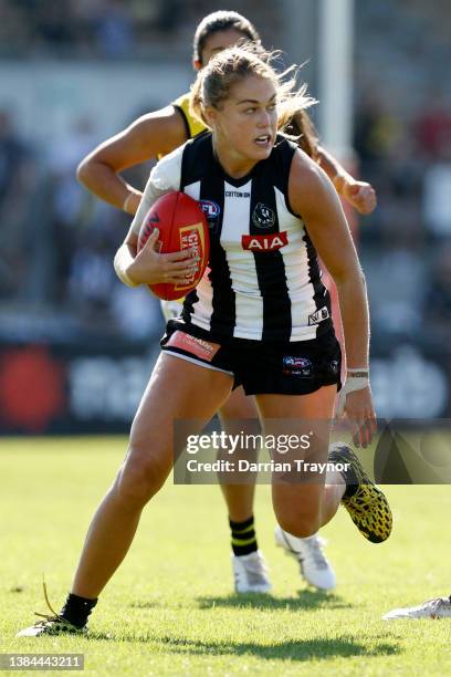 Sarah Rowe of Collingwood runs with the ball during the round 10 AFLW match between the Collingwood Magpies and the Richmond Tigers at Victoria Park...