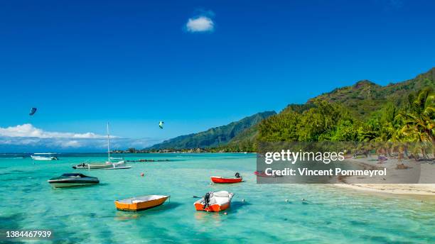 inside moorea island - bora bora fotografías e imágenes de stock