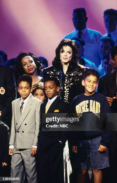 Aired -- Pictured: Singer Gladys Knight, Singer Michael Jackson and children