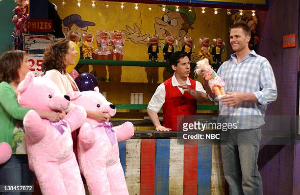 Episode 17 -- Aired -- Pictured: Rachel Dratch as wife, Maya Rudolph as wife, Chris Parnell as salesman, Tom Brady as Alan during "Touchdown" skit