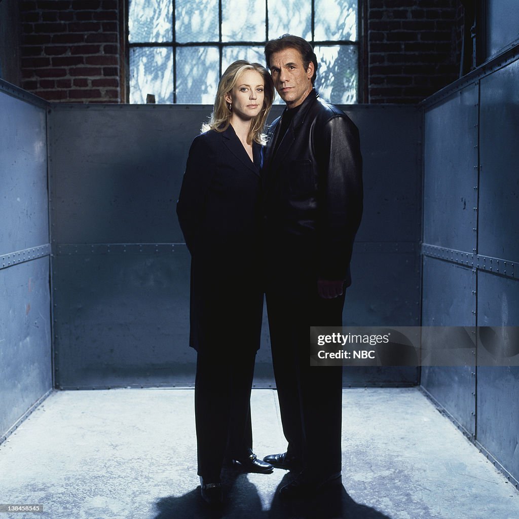 Profiler Ally Walker as Dr. Samantha 'Sam' Waters, Robert Davi as Agent Bailey ...
