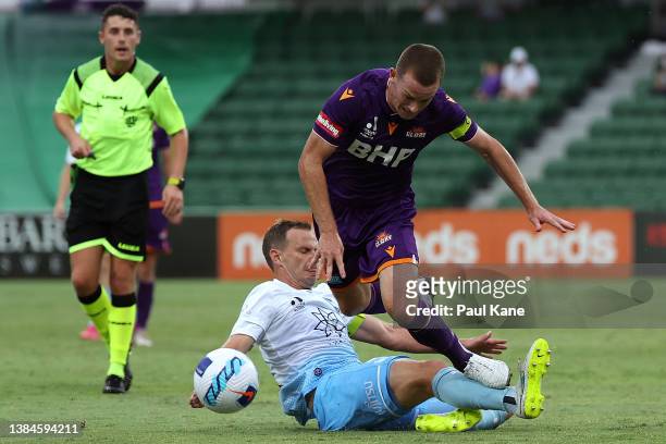 Alex Wilkinson of Sydney is tackled by Brandon O'Neill of the Glory during the A-League Mens match between Perth Glory and Sydney FC at HBF Stadium,...