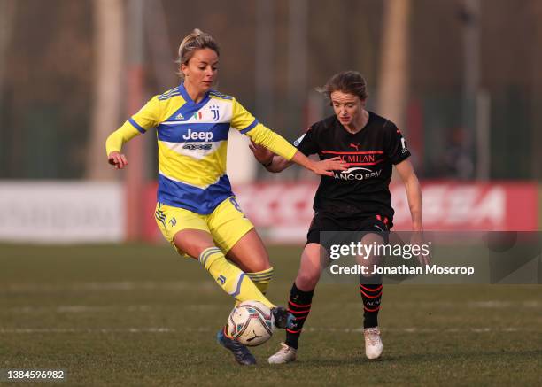 Martina Rosucci of Juventus is pursued by Christy Grimshaw of AC Milan during the Women's Coppa Italia Semi Final 1st Leg match at Campo Sportivo...