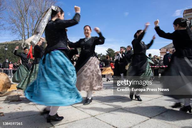 Axeman Line Dancing Axemen Photos and Premium High Res Pictures - Getty Images