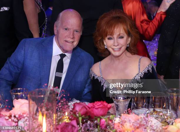 Rex Linn and Reba McEntire attend Inaugural Gateway Celebrity Fight Night on March 12, 2022 in Phoenix, Arizona.