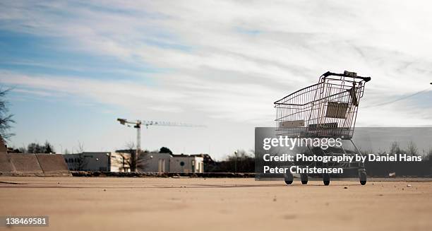 shopping cart estray - abandoned cart stock pictures, royalty-free photos & images