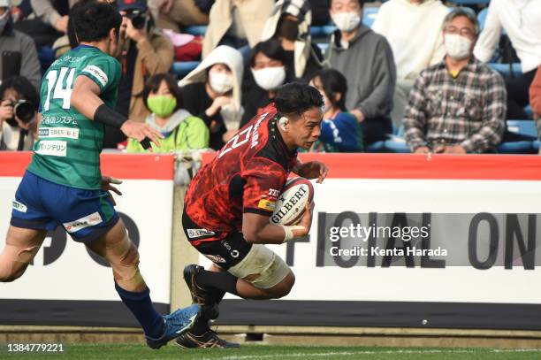Yoshitaka Tokunaga of Toshiba Brave Lupus scores a try during the NTT Japan Rugby League One match between Toshiba Brave Lupus and NEC Green Rockets...