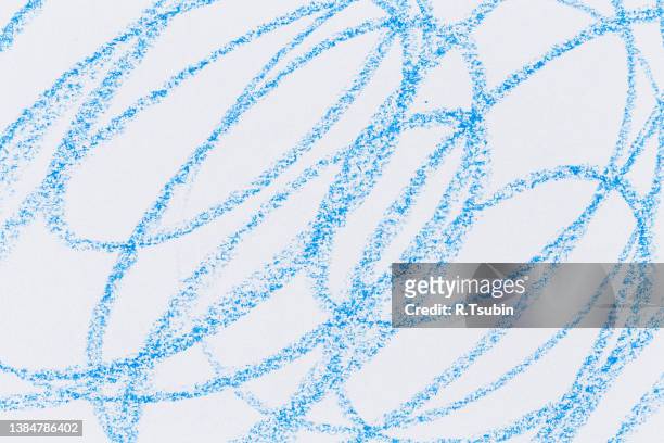 wax crayon hand drawing blue background texture - carbon paper stockfoto's en -beelden
