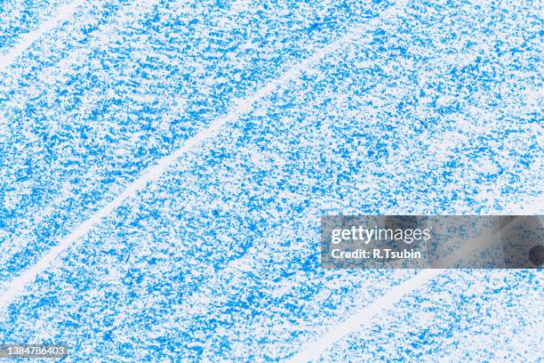 wax crayon hand drawing blue background texture - carbon paper stockfoto's en -beelden