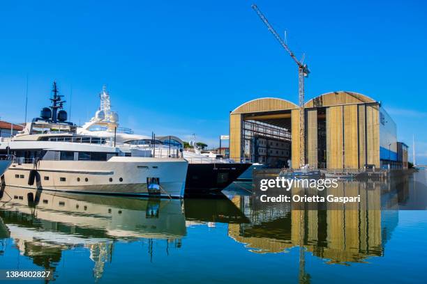 shipyard of viareggio (tuscany, italy) - shipyard stock pictures, royalty-free photos & images