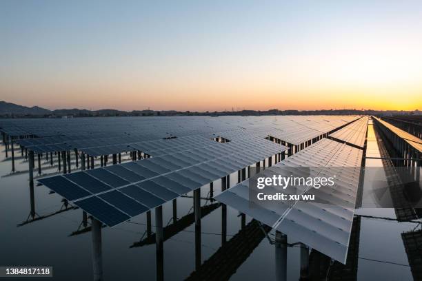 photovoltaic power plant on the water - panal stock-fotos und bilder