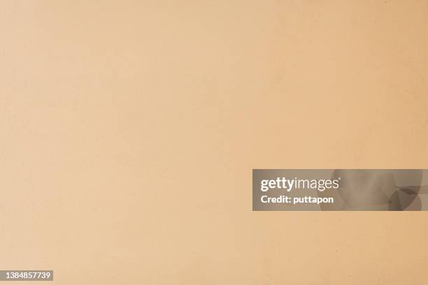 texture and background of creamy white old cement wall - beige background stock-fotos und bilder