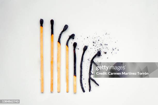 matches, concept burnout - psychiatercouch stock-fotos und bilder