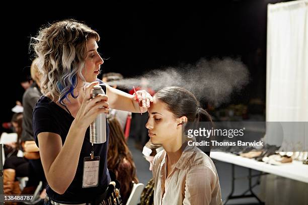stylist and model backstage at fashion show - backstage fashion photos et images de collection