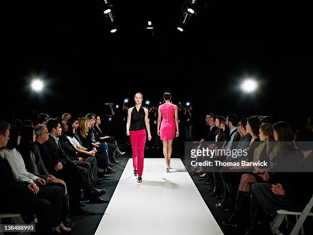 two models on catwalk during fashion show - fashion show photos et images de collection