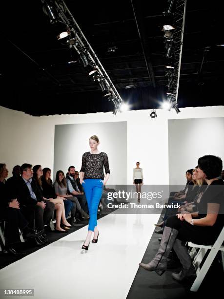 female model walking down catwalk at fashion show - fashion week runway stock pictures, royalty-free photos & images