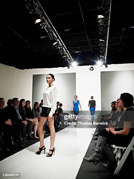 Runway Model Body 1,310 Diverse Fashion Show Runway Models Stock Photos, High-Res ...