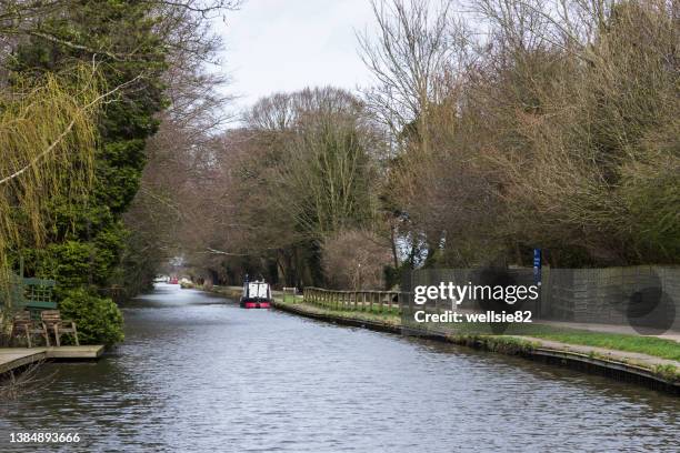 towpath on the leeds liverpool canal - leeds canal stock pictures, royalty-free photos & images