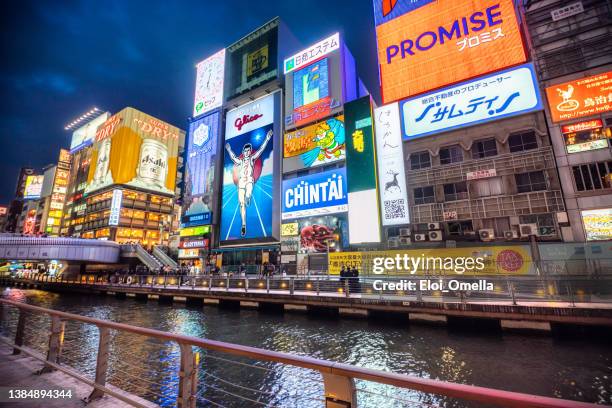 canal dotonbori la nuit, osaka, japon - région de kinki photos et images de collection