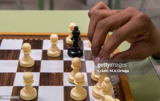 Chess Hand Move Hand Moving Chess Piece Photos and Premium High Res Pictures - Getty Images