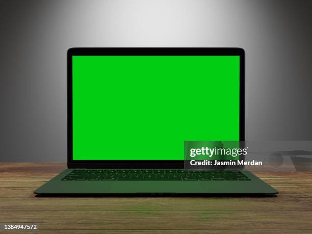 laptop with green screen on table - chroma key fotografías e imágenes de stock