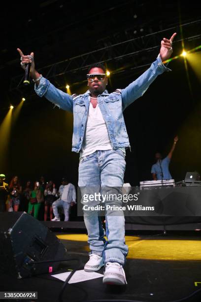Bobby V performs during Vibes On Vibes Tour - Atlanta at Center Stage on March 11, 2022 in Atlanta, Georgia.