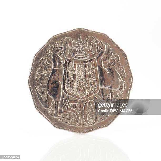 half australian dollar coin - australian coat of arms imagens e fotografias de stock