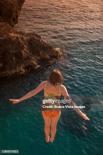 woman diving into sea from a cliff - negril jamaica imagens e fotografias de stock