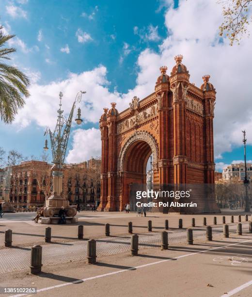 the arc de triomf or arco de triunfo in spanish, is a triumphal arch in the city of barcelona. - gaudi stock-fotos und bilder