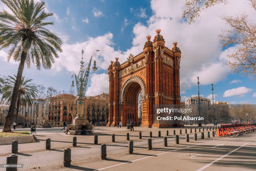 The Arc de Triomf or Arco de Triunfo in spanish, is a triumphal arch in the city of Barcelona.