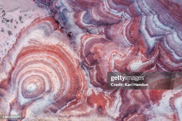 colourful mountains from above - fossil site stockfoto's en -beelden