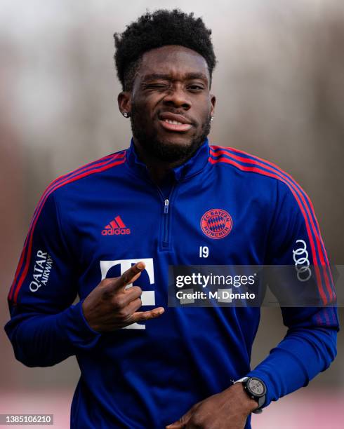 Alphonso Davies of FC Bayern Muenchen winks while working out during a rehabilitation training session at Saebener Strasse training ground on March...