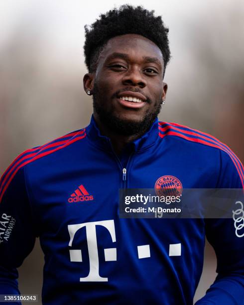 Alphonso Davies of FC Bayern Muenchen works out during a rehabilitation training session at Saebener Strasse training ground on March 14, 2022 in...