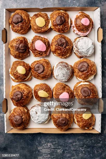 fastelavn cakes - sweet bun stockfoto's en -beelden