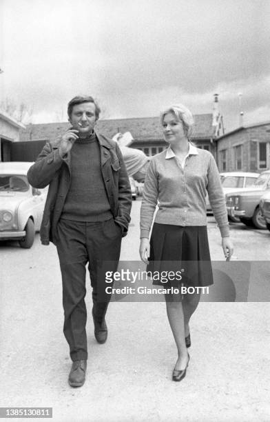 Bruno Cremer et Marina Vlady sur le tournage du film 'Pour un sourire' à Paris en avril 1969