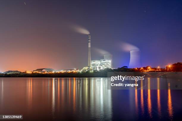 thermal power station - geothermische centrale stockfoto's en -beelden