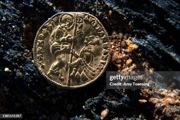 Coin With Inscription Egypt Coins Photos and Premium High Res Pictures - Getty Images