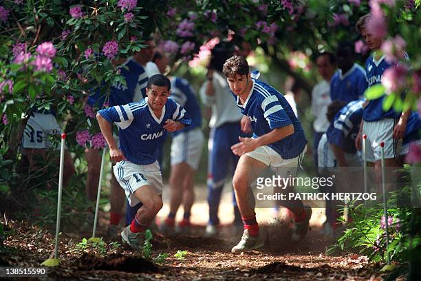 French strikers Pascal Vahirua of Auxerre and Eric Cantona of Leeds run on May 25, 1992 in Clairefontaine during a team training for the forthcoming...