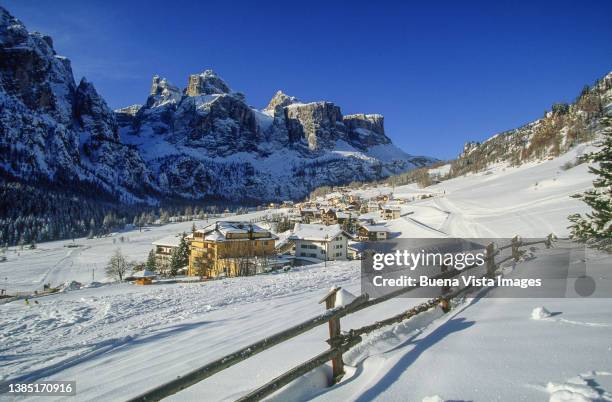 winter landscape in the dolomites - colfosco stock-fotos und bilder