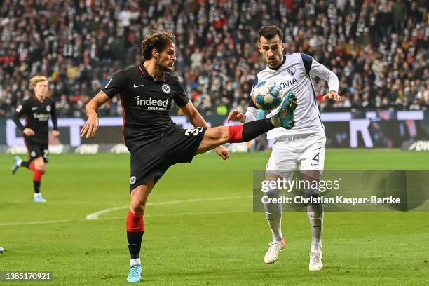 Goncalo Paciencia of Eintracht Frankfurt challenges Erhan Masovic of VfL Bochum during the Bundesliga match between Eintracht Frankfurt and VfL...