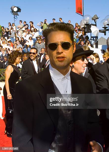 Jason Priestley arrives at the Emmy Awards Show, September 8,1996 in Pasadena, California.