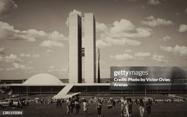 national congress, home to the chamber of deputies and the senate of brazil, designed by oscar niemeyer in brasilia - federal district - fotografias e filmes do acervo